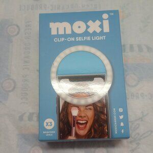 ✨ Moxi Clip-On Selfie Light – Round-Shaped Ring Light ✨